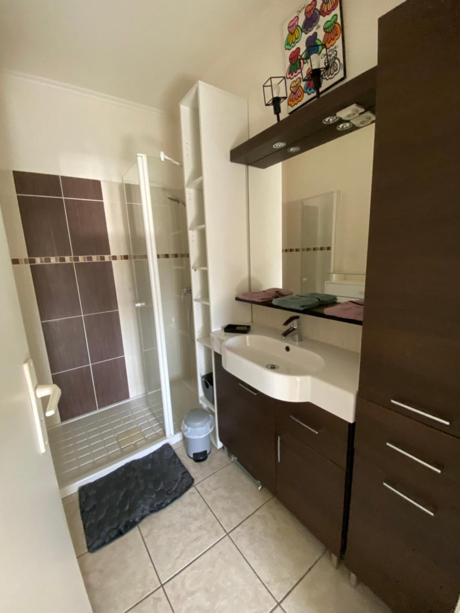 Chez Virginie : Appartement Lumineux Au Calme. Fréjus المظهر الخارجي الصورة